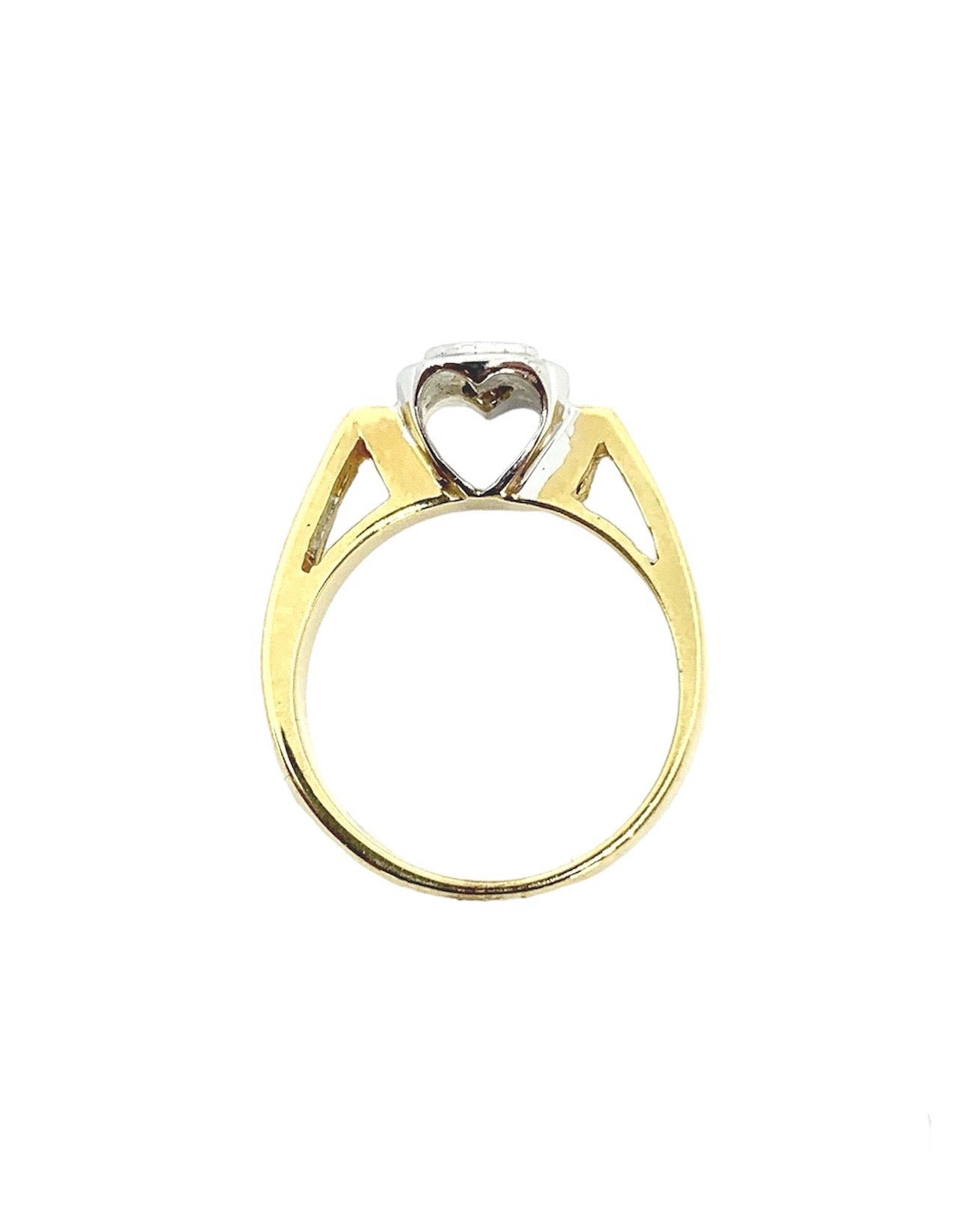 18ct gold flush diamond ring front view — round diamond set flush in rhodium-plated white gold setting, 8mm width, Italian hallmarked - Tg-Jewellery By Tamara Gervasio