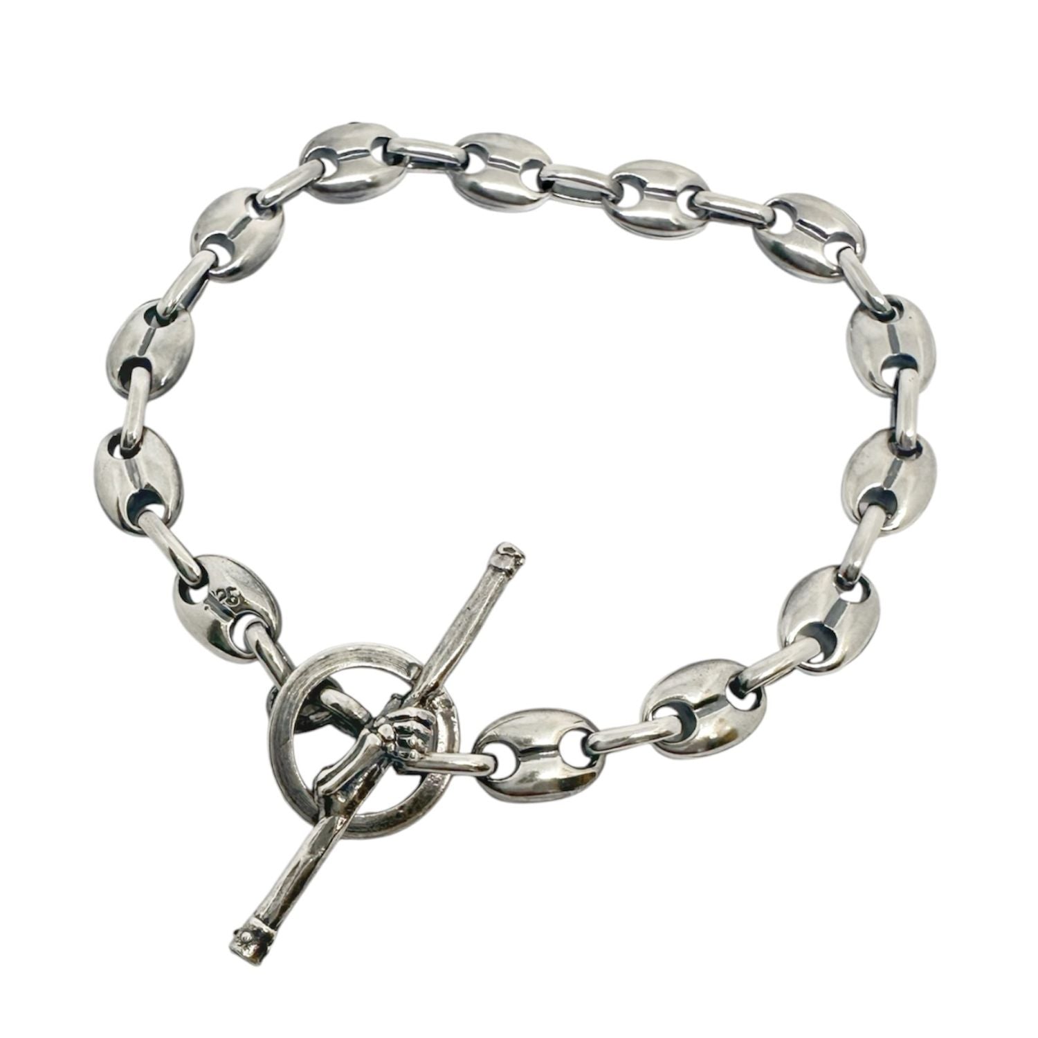 Men's anchor link bracelet in sterling silver 925 with skull hand T-bar clasp, closed – handmade by Tg-Jewellery by Tamara Gervasio