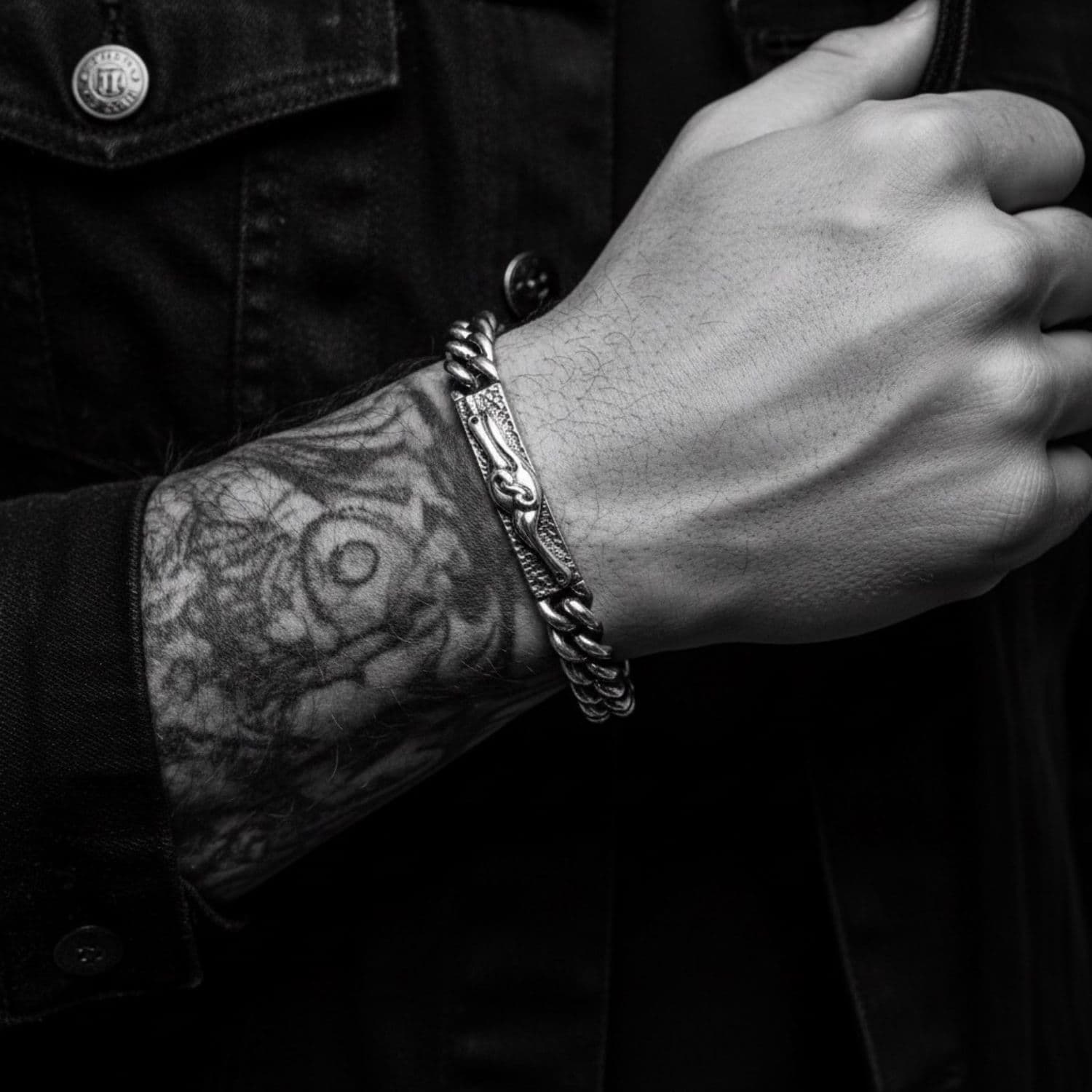 Model wearing handmade sterling silver Celtic dog bracelet – TG-Jewellery