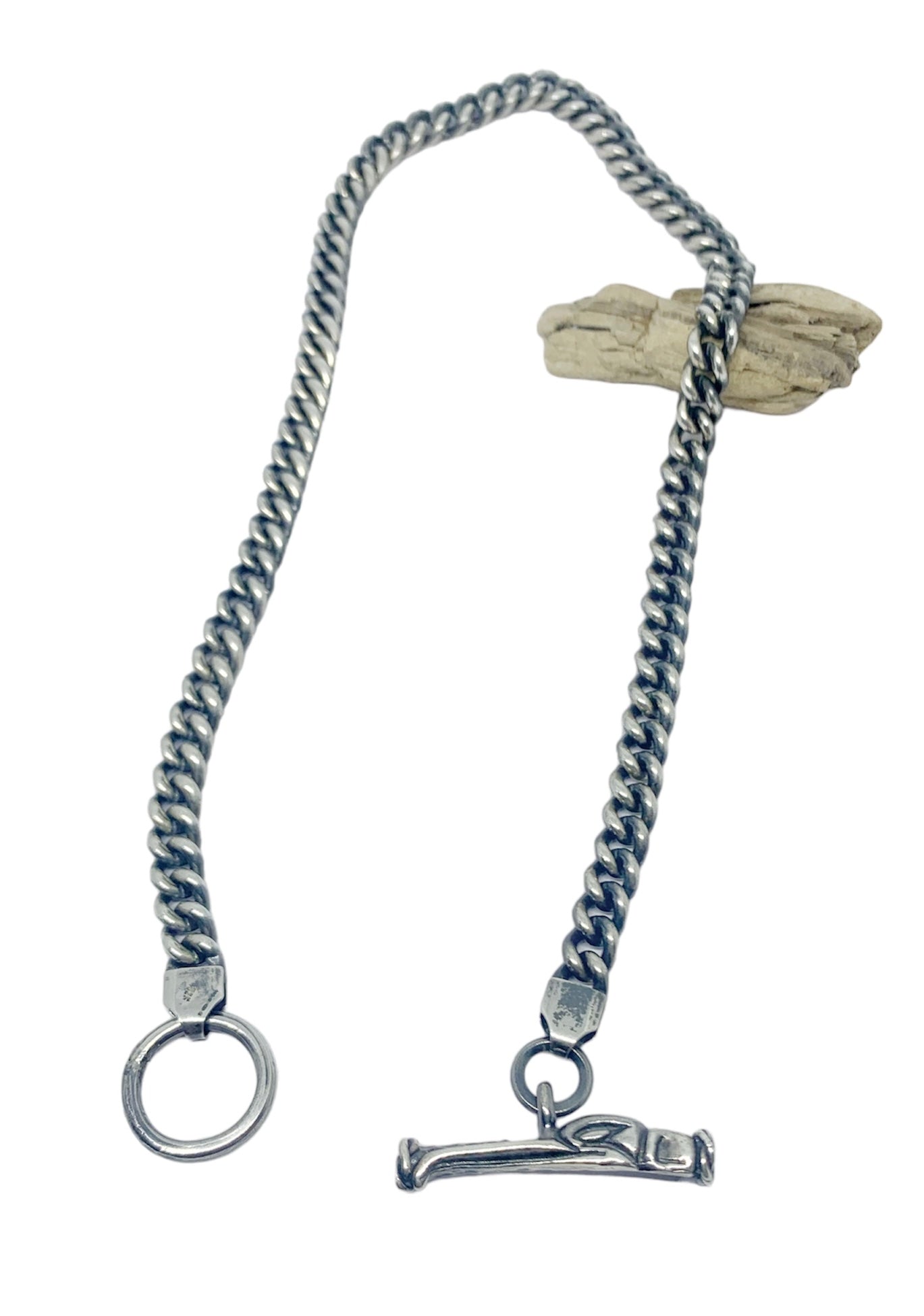 Close-up of hand-carved Celtic bird T-bar clasp in sterling silver 925 - Tg-Jewellery By Tamara Gervasio
