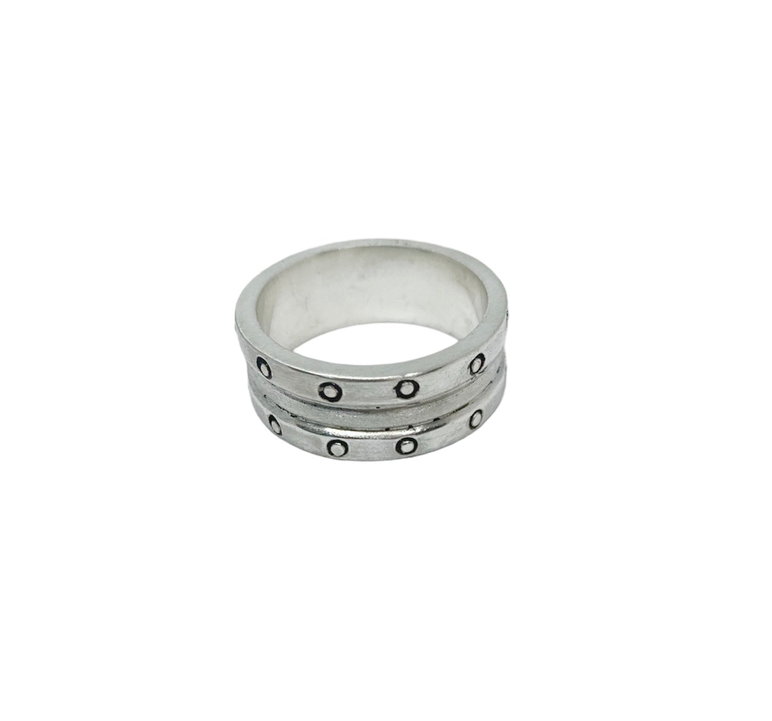 Dots Ring – Detail View | Handmade Chunky Sterling Silver 925 Band for Men - Tg-Jewellery By Tamara Gervasio