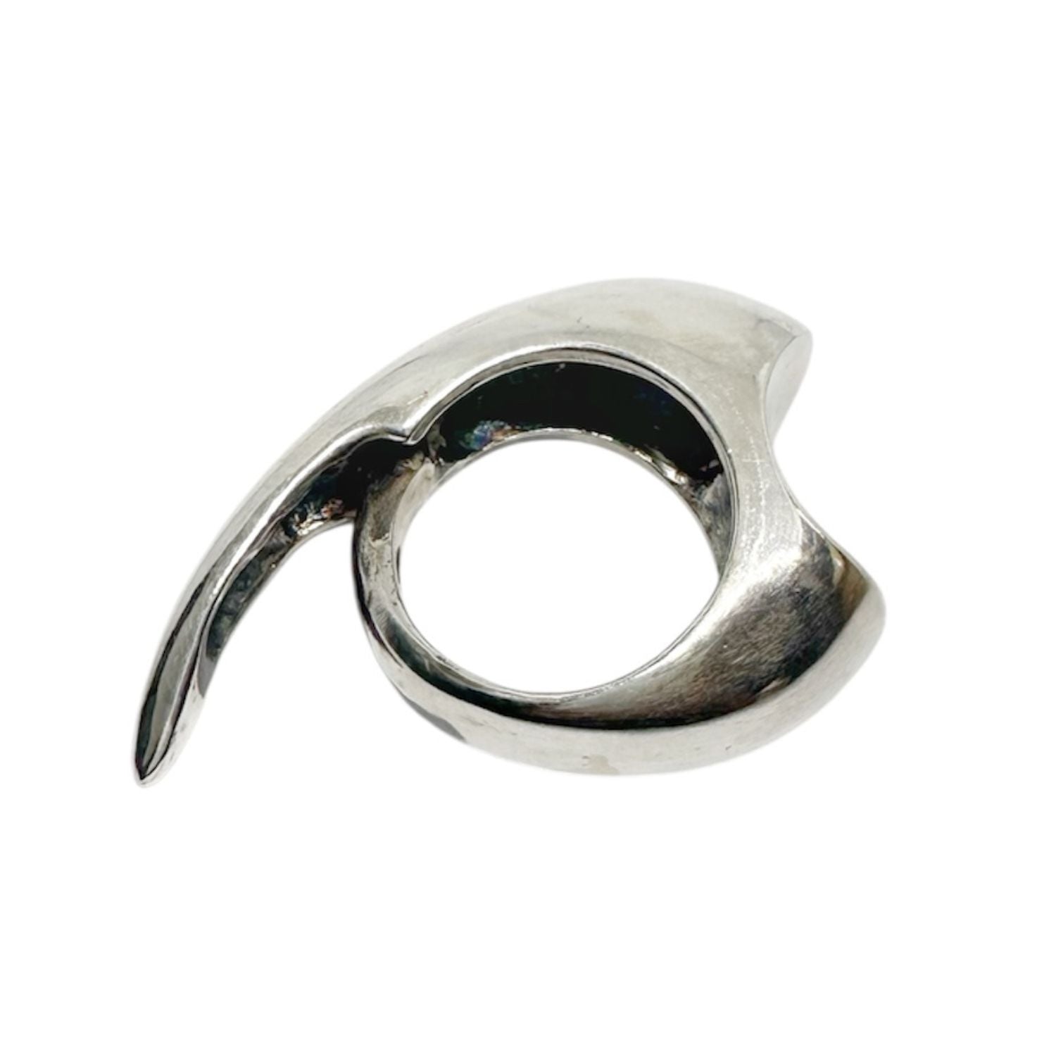 Dynamic Two-Finger Ring in sterling silver 925 – 14.68mm wide, 45.55mm long, handmade by Tamara Gervasio, Cornwall