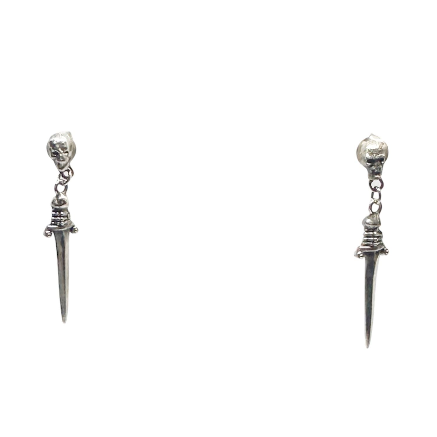 One of a kind skull dagger dangle earrings in recycled sterling silver 925, front view – Tg-Jewellery by Tamara Gervasio