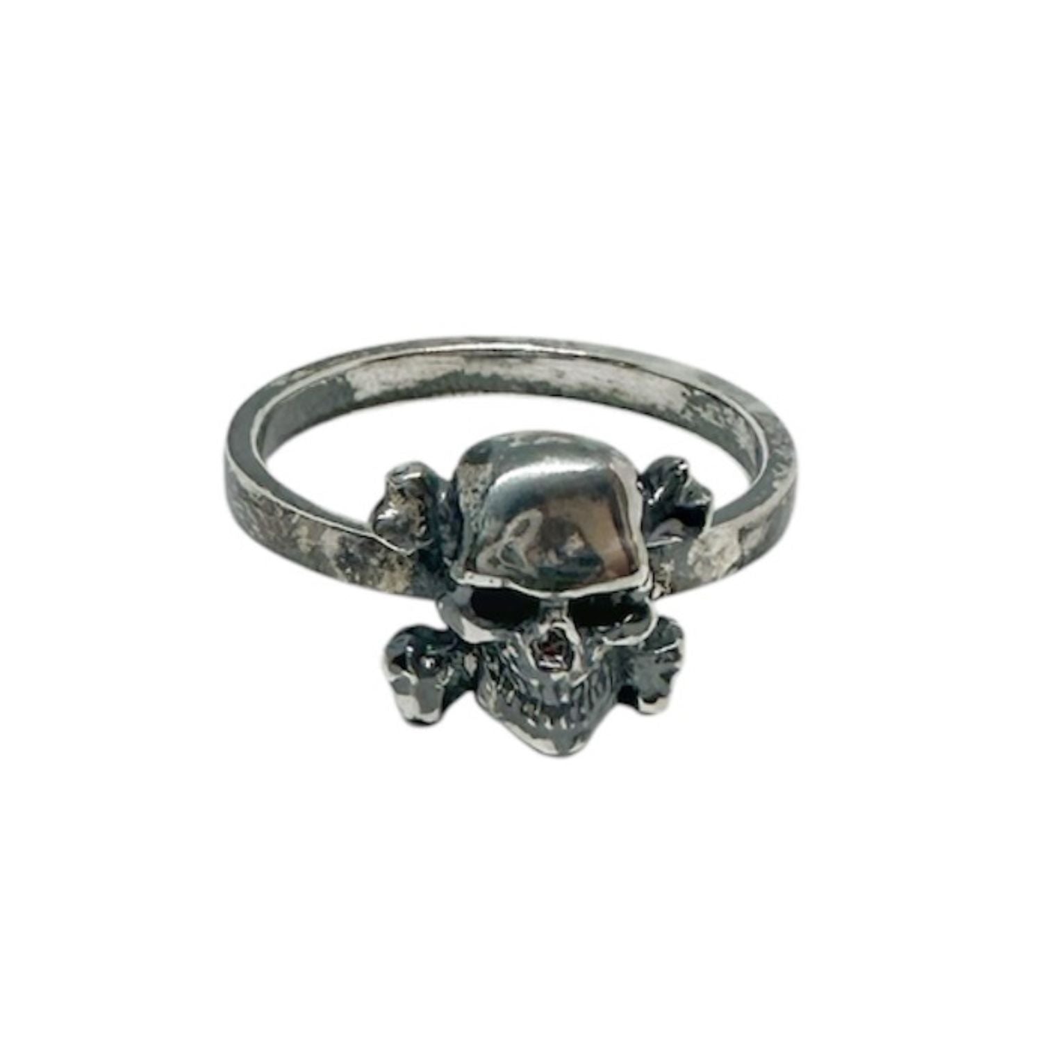 Hand carved recycled sterling silver 925 skull band ring – polished and oxidised finish, lost wax technique, stamped 925, handcrafted in Cornwall by Tamara Gervasio, Tg-Jewellery