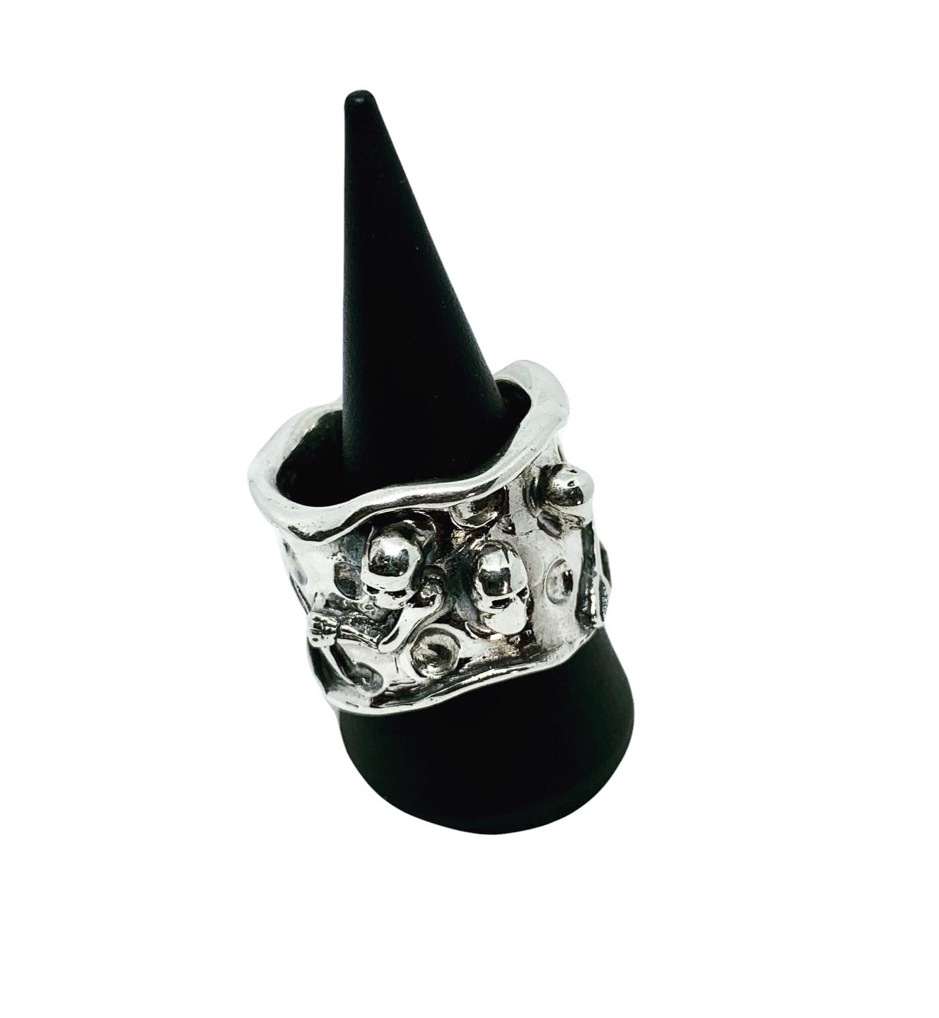 Full view of sterling silver 925 skull face ring – sculptural gothic statement ring, hand carved in Cornwall by Tamara Gervasio, Tg-Jewellery