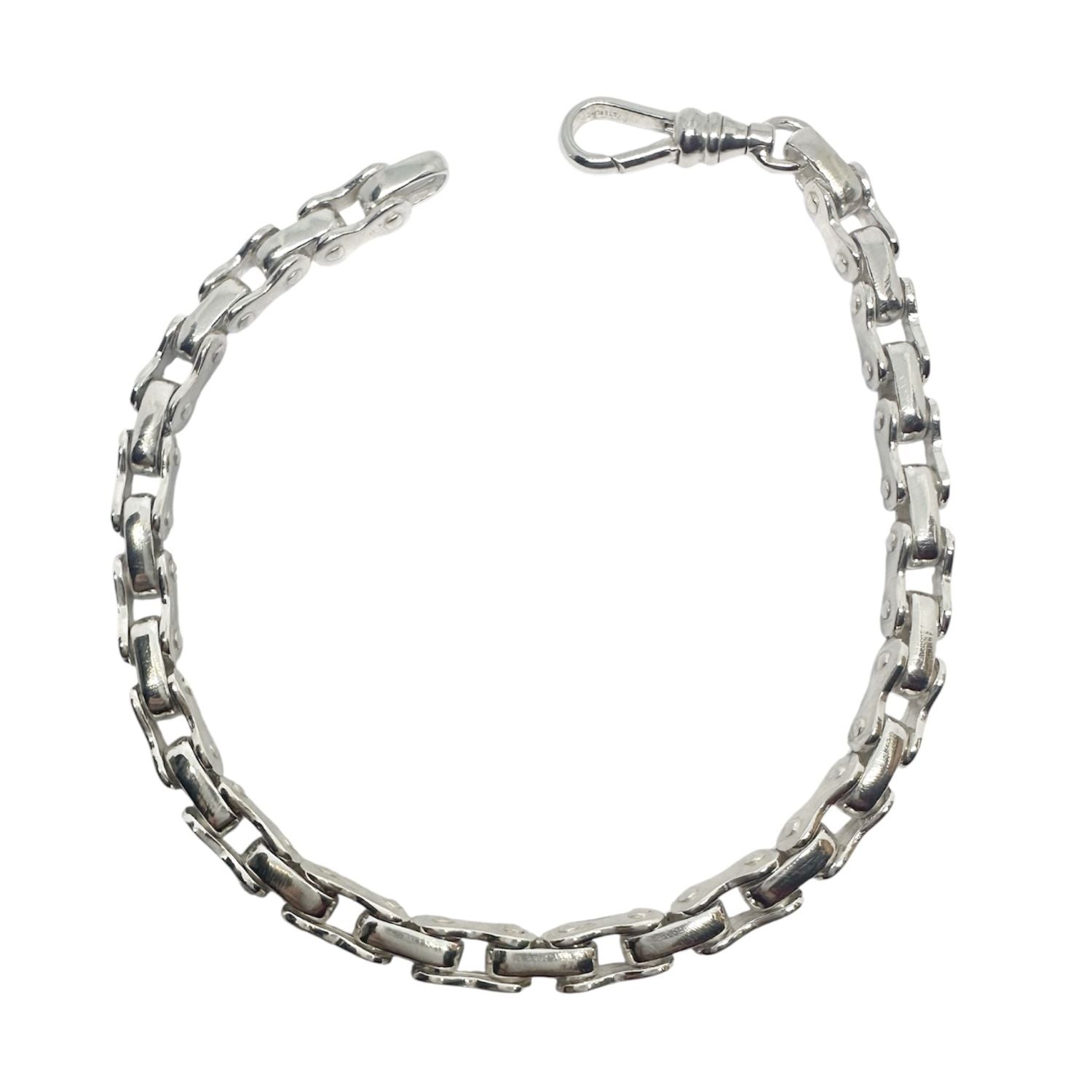 Close-up showing individually hand-crafted and soldered chain link detail