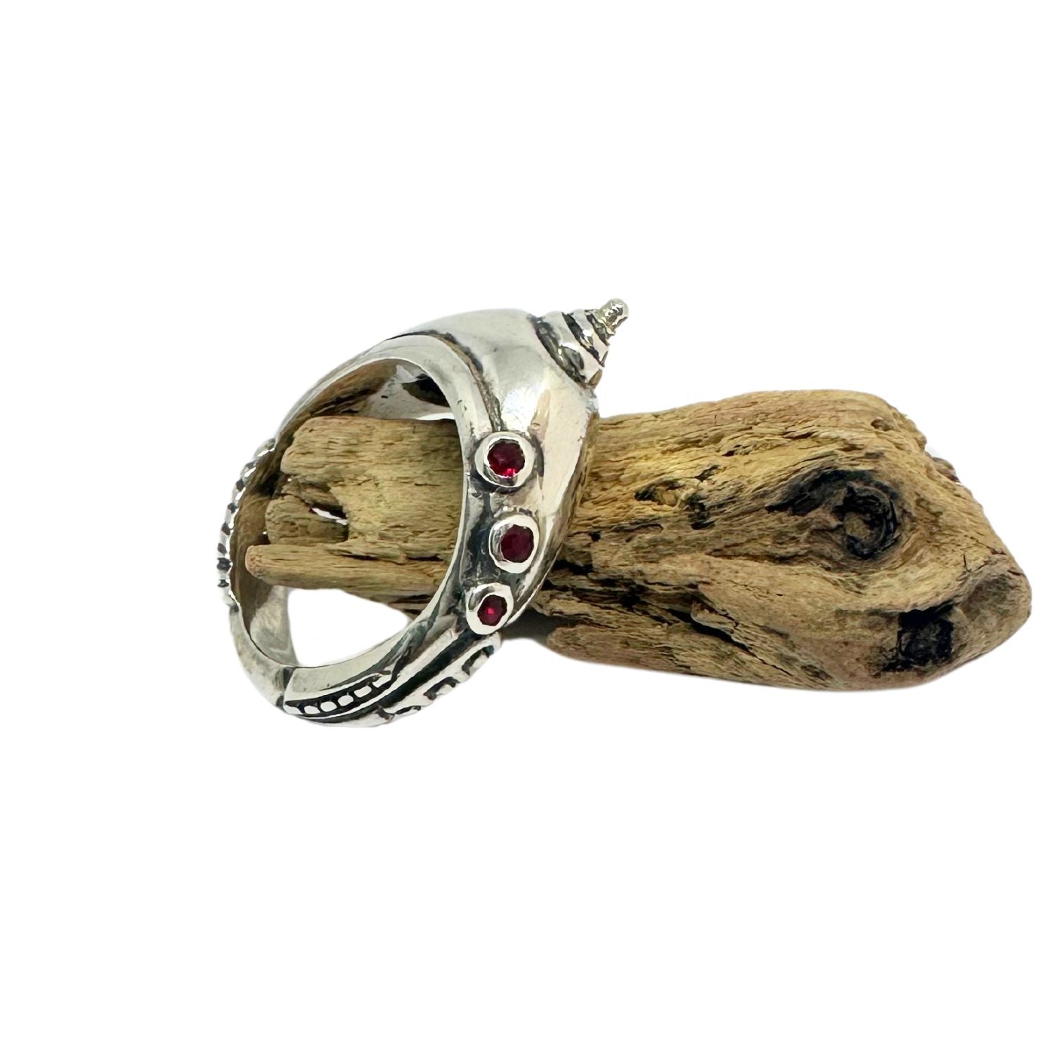 Close-up of 6 faceted ruby stones set in sterling silver 925 Candela men's ring - Tg-Jewellery By Tamara Gervasio