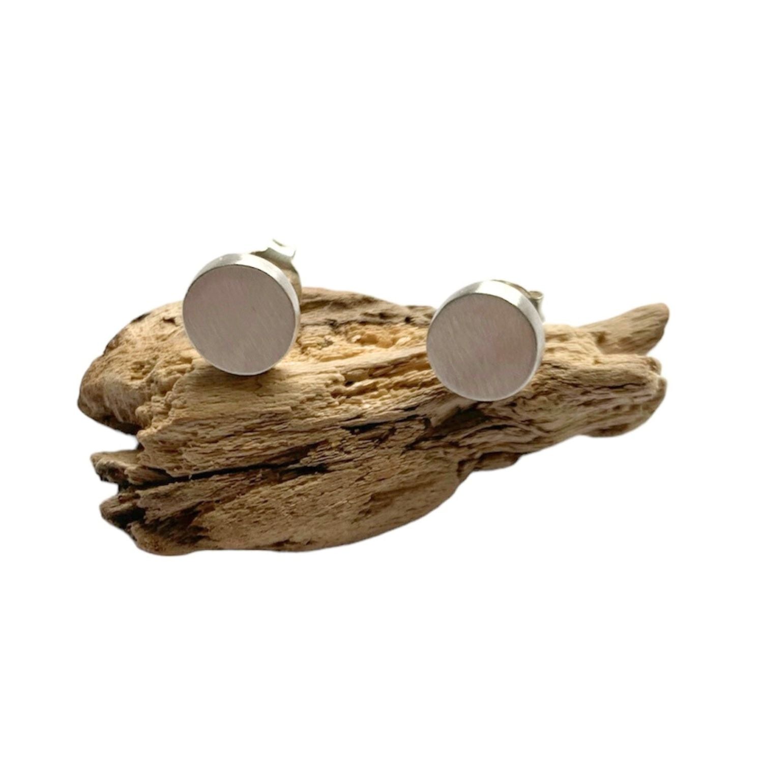 Close-up of sterling silver 925 circle stud earring showing satin surface and TG maker's mark – TG-Jewellery