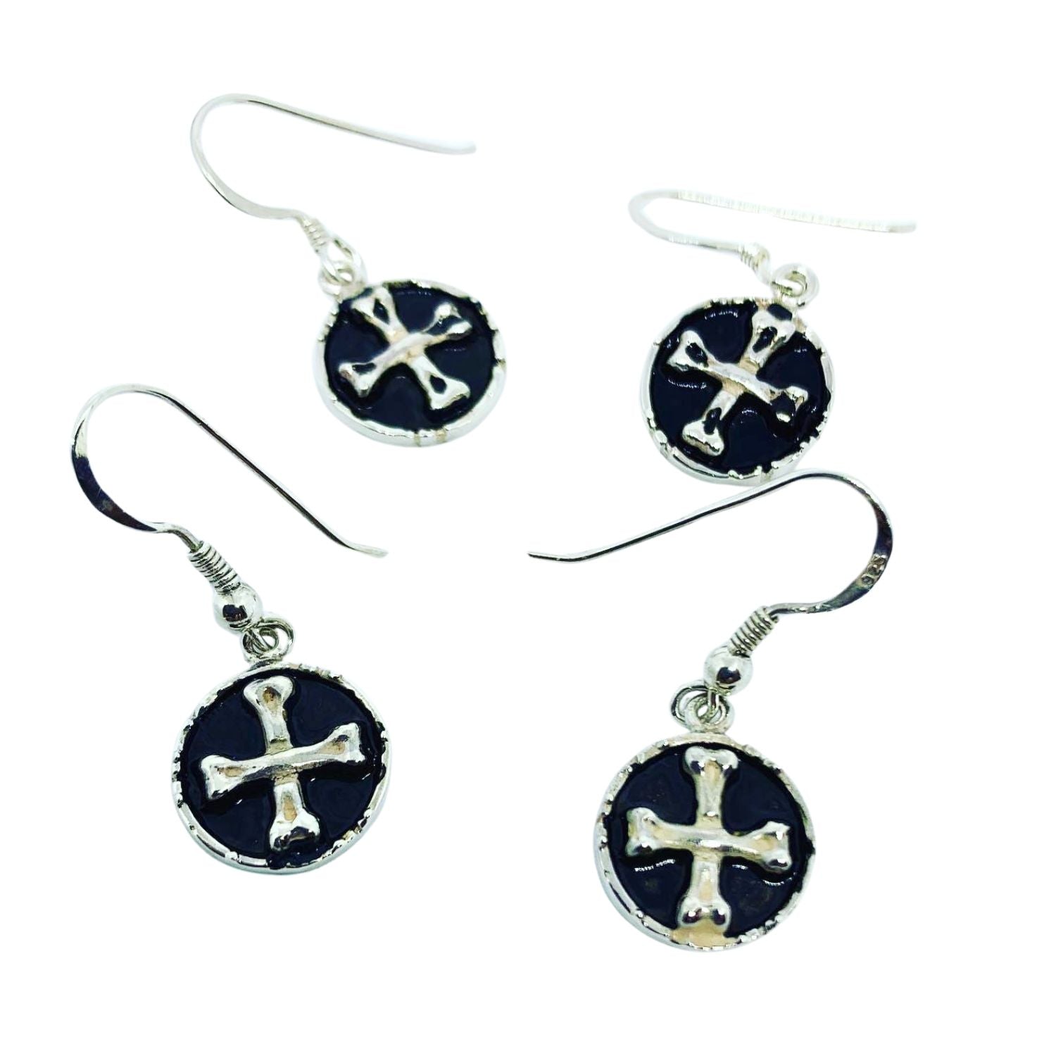 Crossed bones drop earrings in sterling silver 925 with black enamel, front view – Tg-Jewellery by Tamara Gervasio