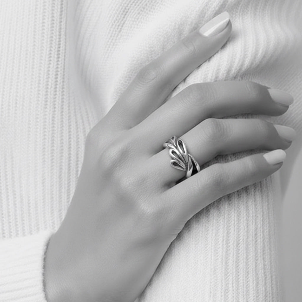 Close-up of polished sterling silver 925 Le Foglie ring surface — organic leaf motifs catching light, handcrafted by TG Jewellery