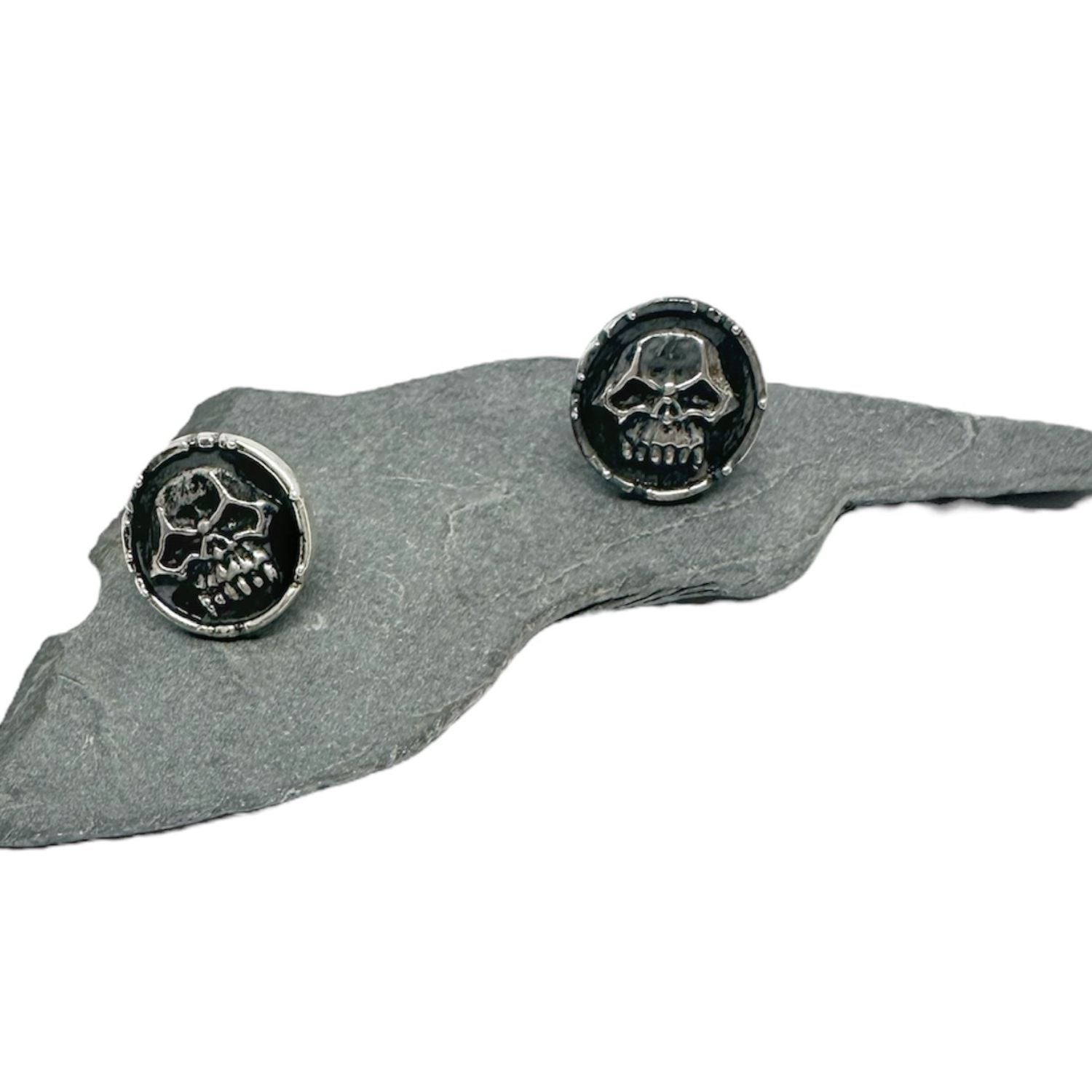 12.9mm circular skull stud earring in sterling silver 925, polished and oxidised finish – Tg-Jewellery by Tamara Gervasio