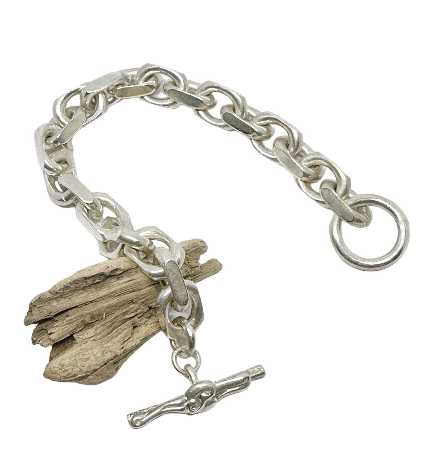 Close-up of hand-carved Celtic dog T-bar clasp on sterling silver 925 chain bracelet – TG-Jewellery