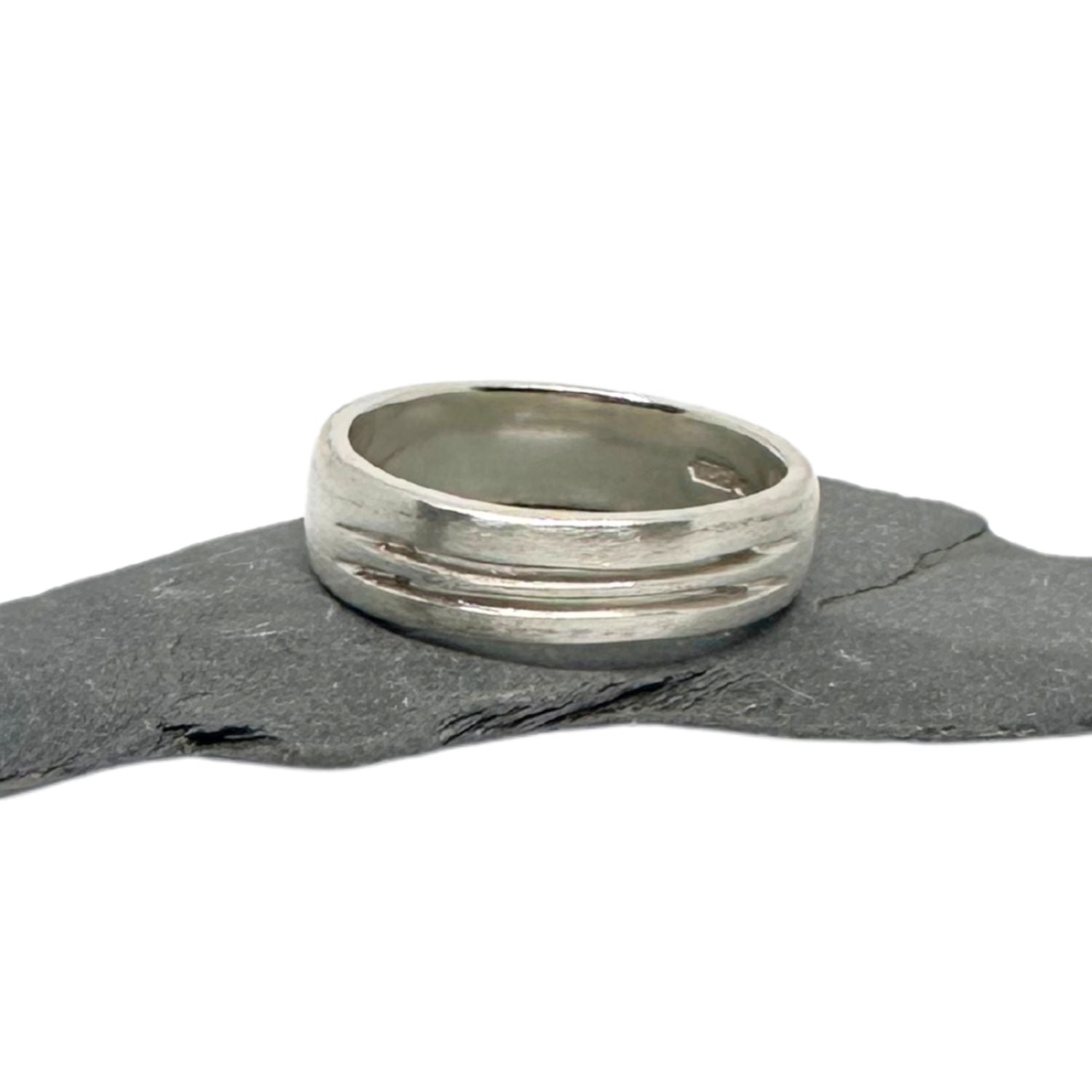 Close-up of two open linear cuts through sterling silver 925 band ring, architectural minimalist design - Tg-Jewellery By Tamara Gervasio