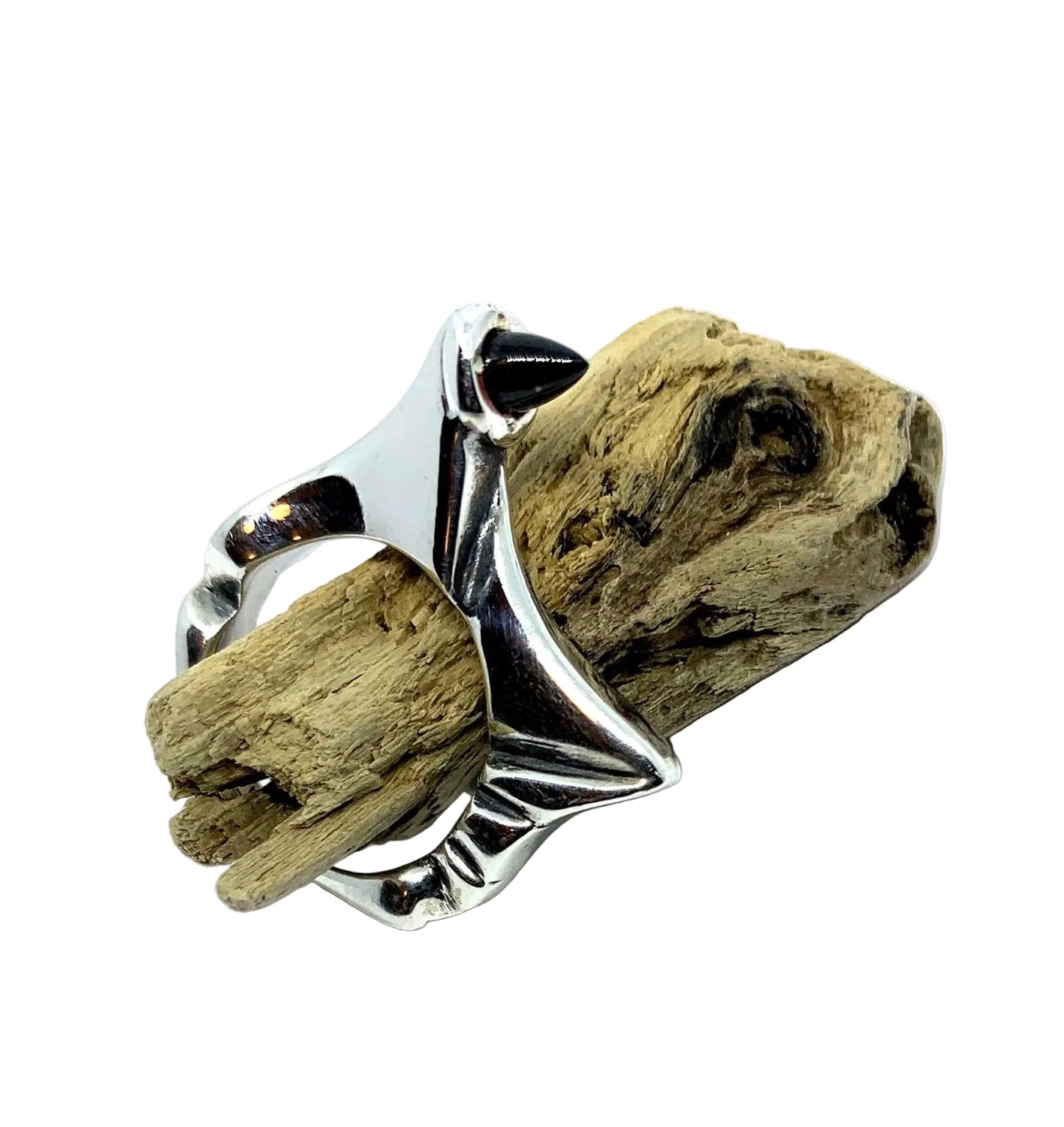Close-up of garnet gemstone set in lost wax carved sterling silver 925 Pyramid ring – TG-Jewellery