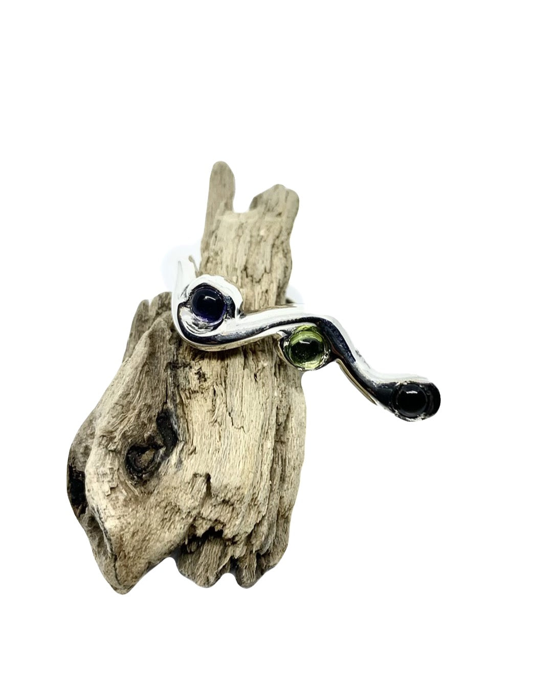 Close-up of iolite, peridot and cat's eye cabochons set in lost wax carved sterling silver 925 snake ring – TG-Jewellery