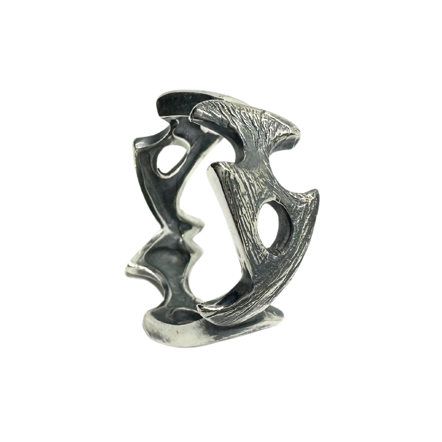 Close-up of spike ring surface texture, unique hand-carved pattern, lost wax cast - Tg-Jewellery By Tamara Gervasio