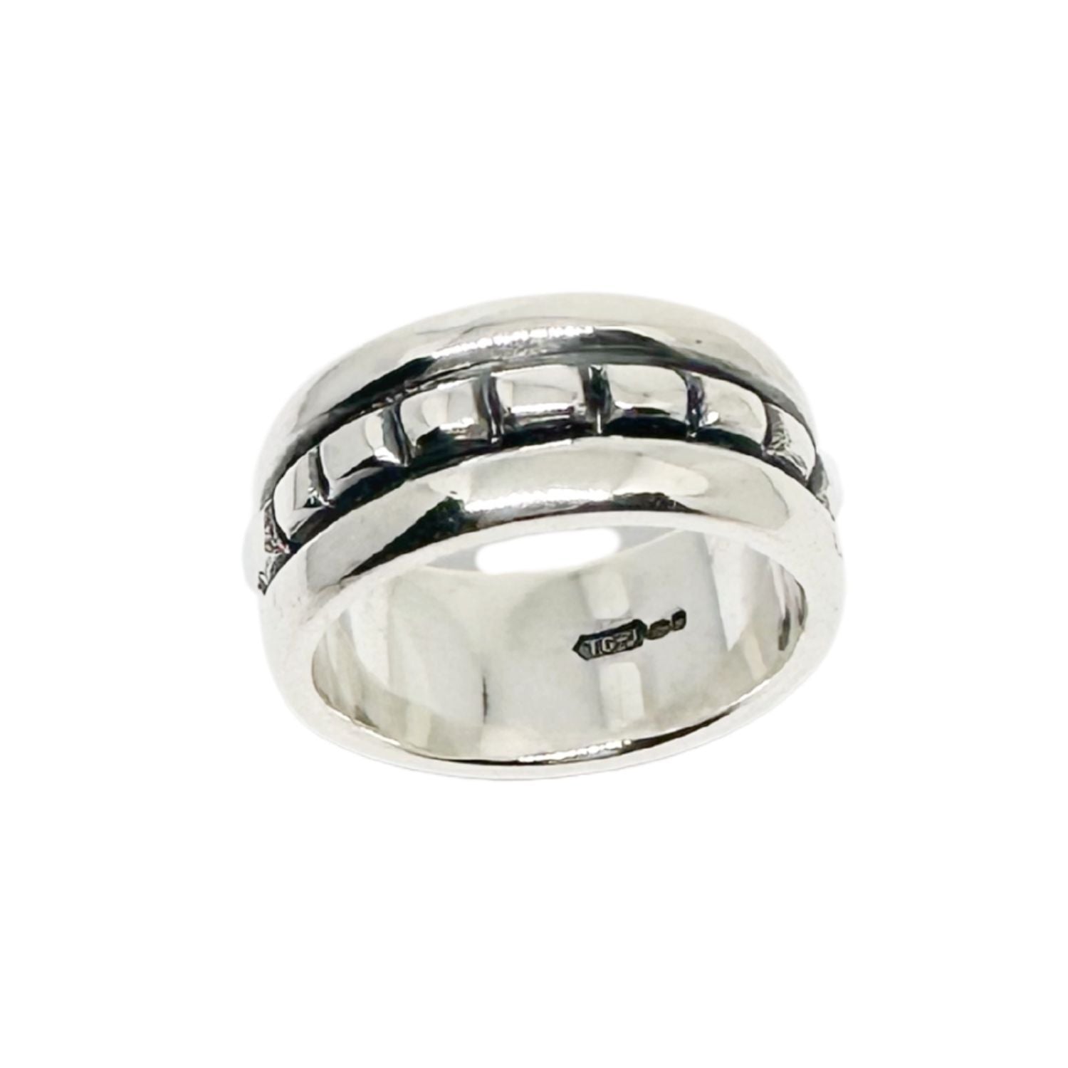 Close-up showing oxidised recesses and polished edge contrast - Tg-Jewellery By Tamara Gervasio