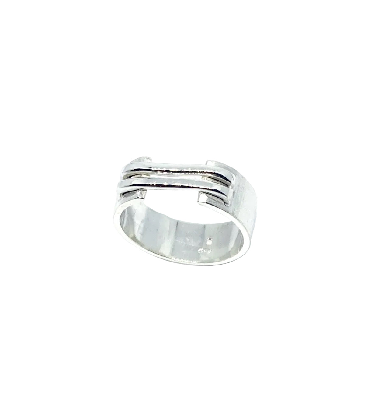 Close-up of hand-carved surface detail on 2 Fili sterling silver men's ring, artisanal jewellery UK