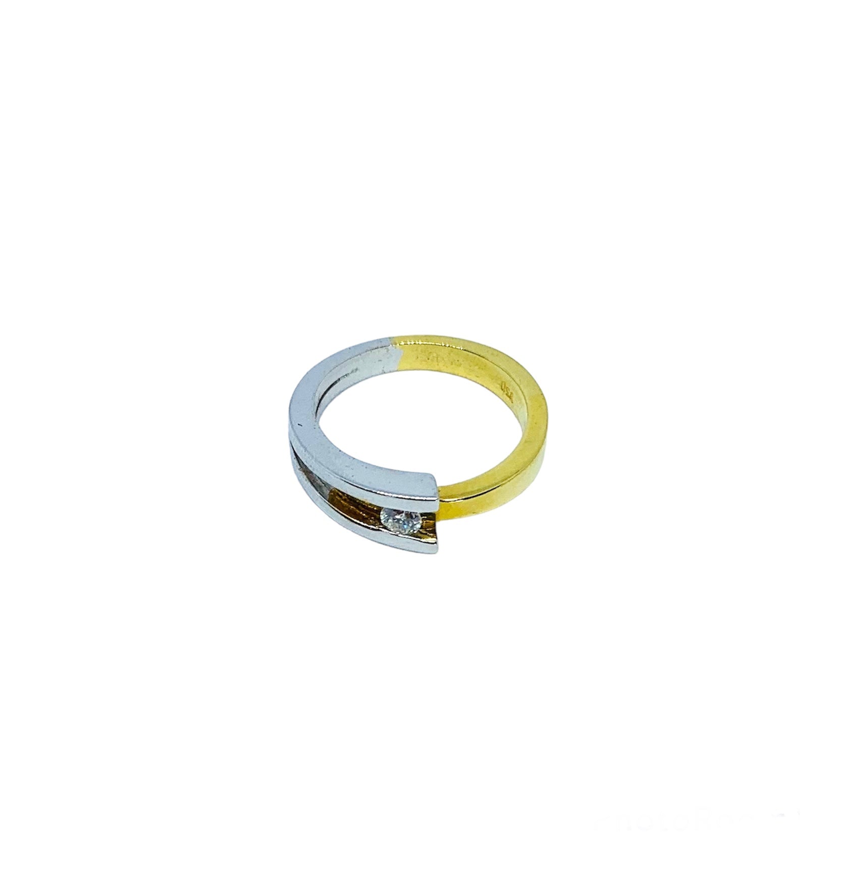 Close-up of 0.15ct natural round diamond channel-set in 18ct gold ring — clean uninterrupted silhouette, contemporary sculptural design - Tg-Jewellery By Tamara Gervasio