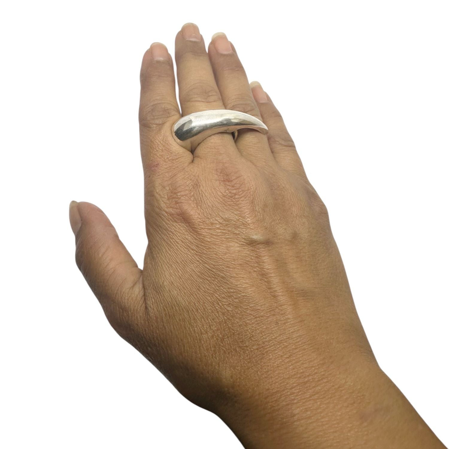 Dynamic Two-Finger Ring on hand – handcrafted sterling silver 925, sweeping curves, hollow construction for comfort"