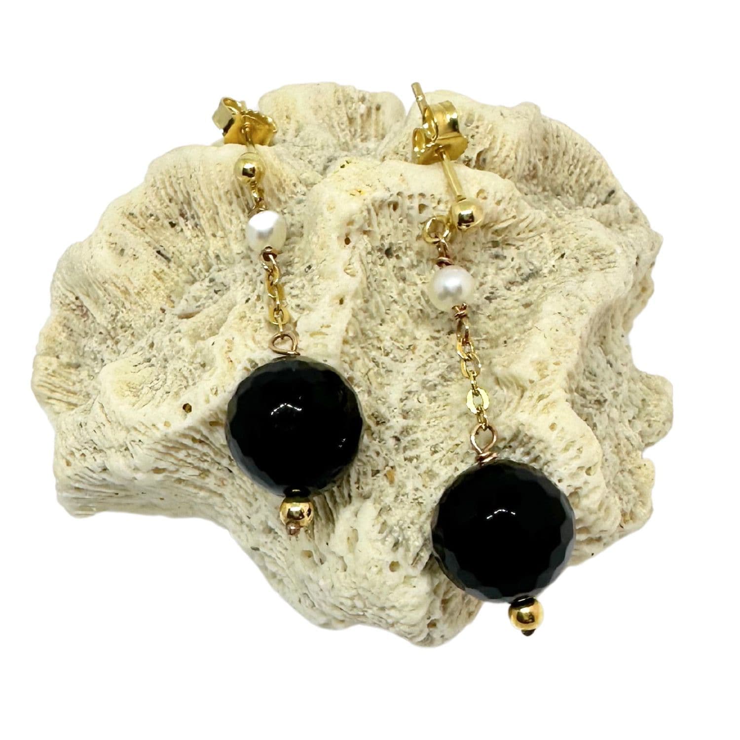 Close-up of freshwater pearl beads on 18ct recycled yellow gold dangle earrings – one of a kind, part of the Ancient Relics Collection, handcrafted in Italy by Tg-Jewellery