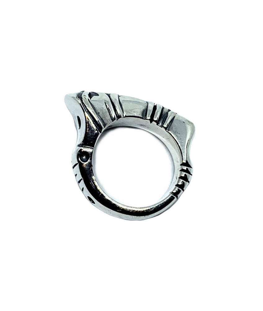 Side profile of Eyebrow Unisex Ring in sterling silver 925 — sculptural biomechanical form with polished and oxidised contrast finish- Tg-Jewellery By Tamara Gervasio