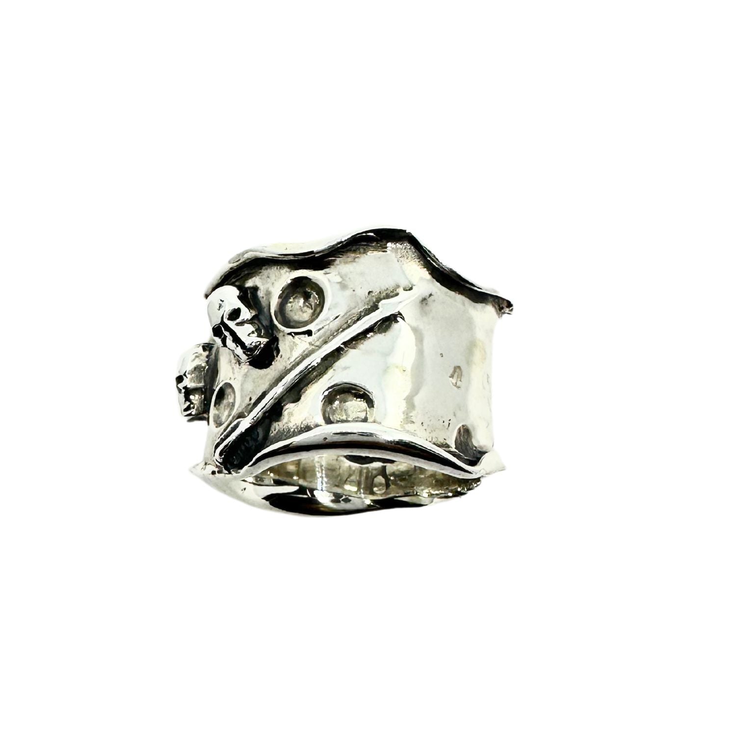 Close-up of sculpted skull face detail on sterling silver 925 ring – lost wax carved, inspired by H.R. Giger, handcrafted in Cornwall by Tamara Gervasio, Tg-Jewellery