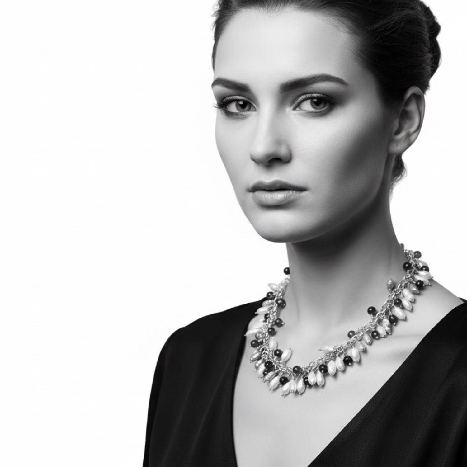 Model wearing Grappolo sterling silver gemstone necklace with freshwater pearls and amethyst – TG-Jewellery