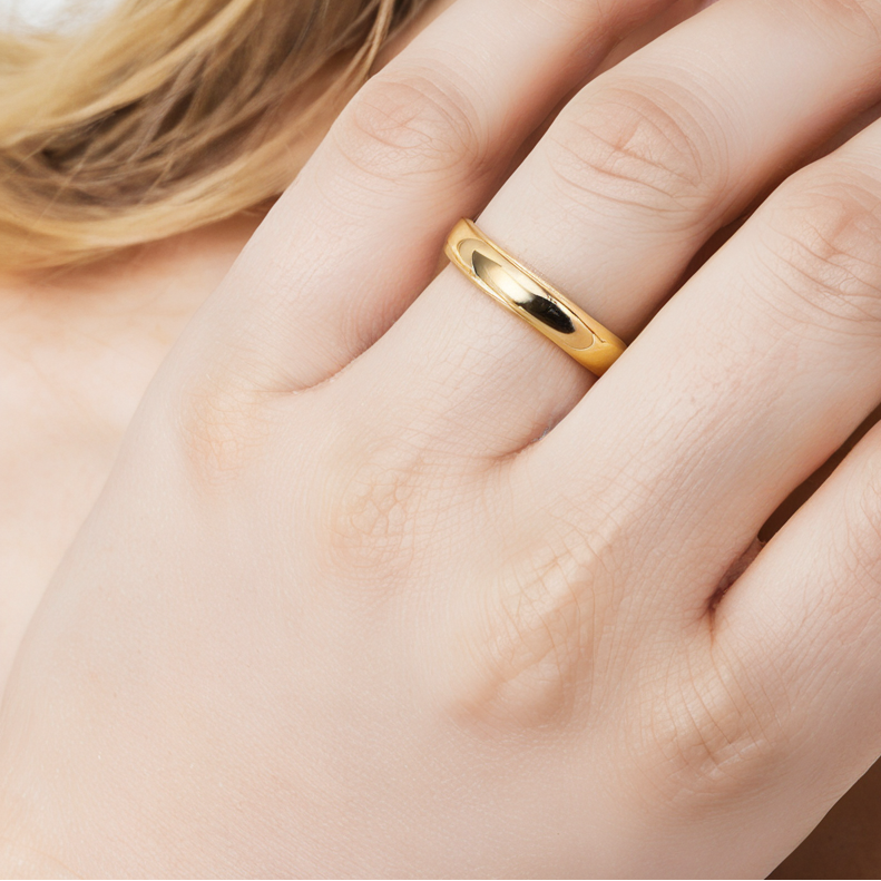 Wedding band in 18ct yellow gold by Tamara Gervasio