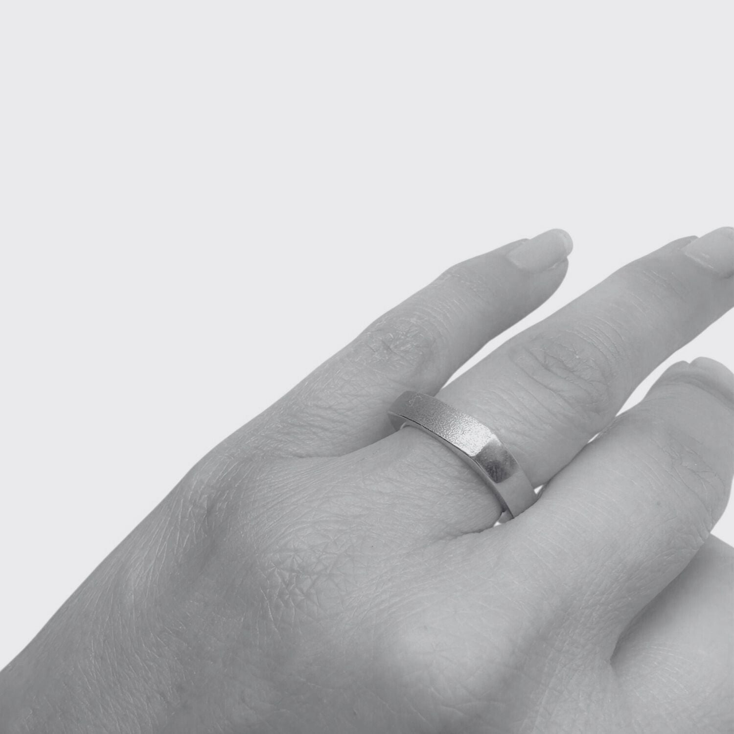 Platinum Band Ring – Satin & Polished Geometric Design