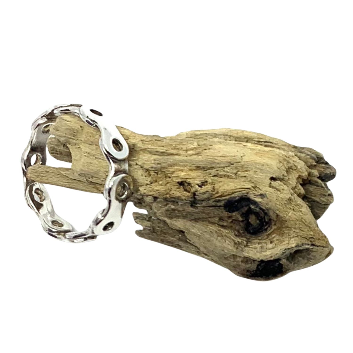 Close-up showing motorcycle chain pattern detail and polished surface - Tg-Jewellery By Tamara Gervasio