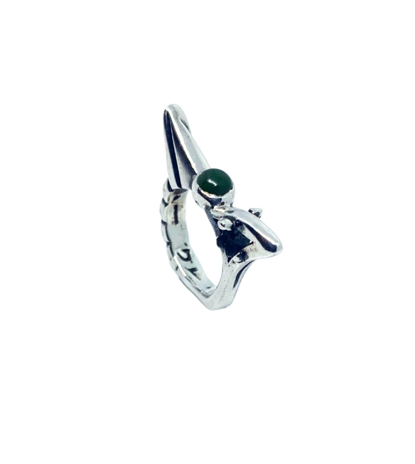 Side profile of sterling silver 925 Bird ring with green jade cabochon - Tg-Jewellery By Tamara Gervasio