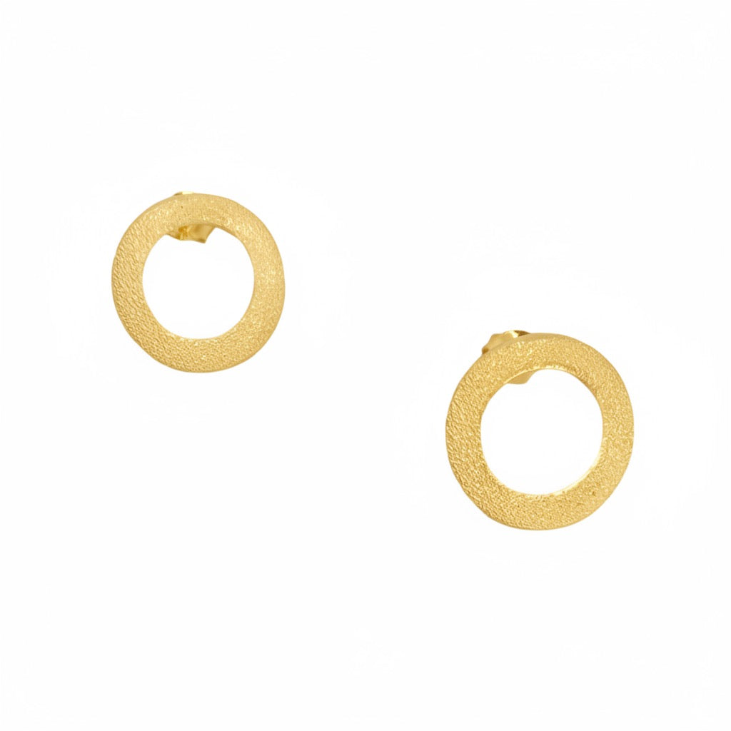 Boucles d'oreilles clous circulaires faites à la main en satin – Argent massif 925