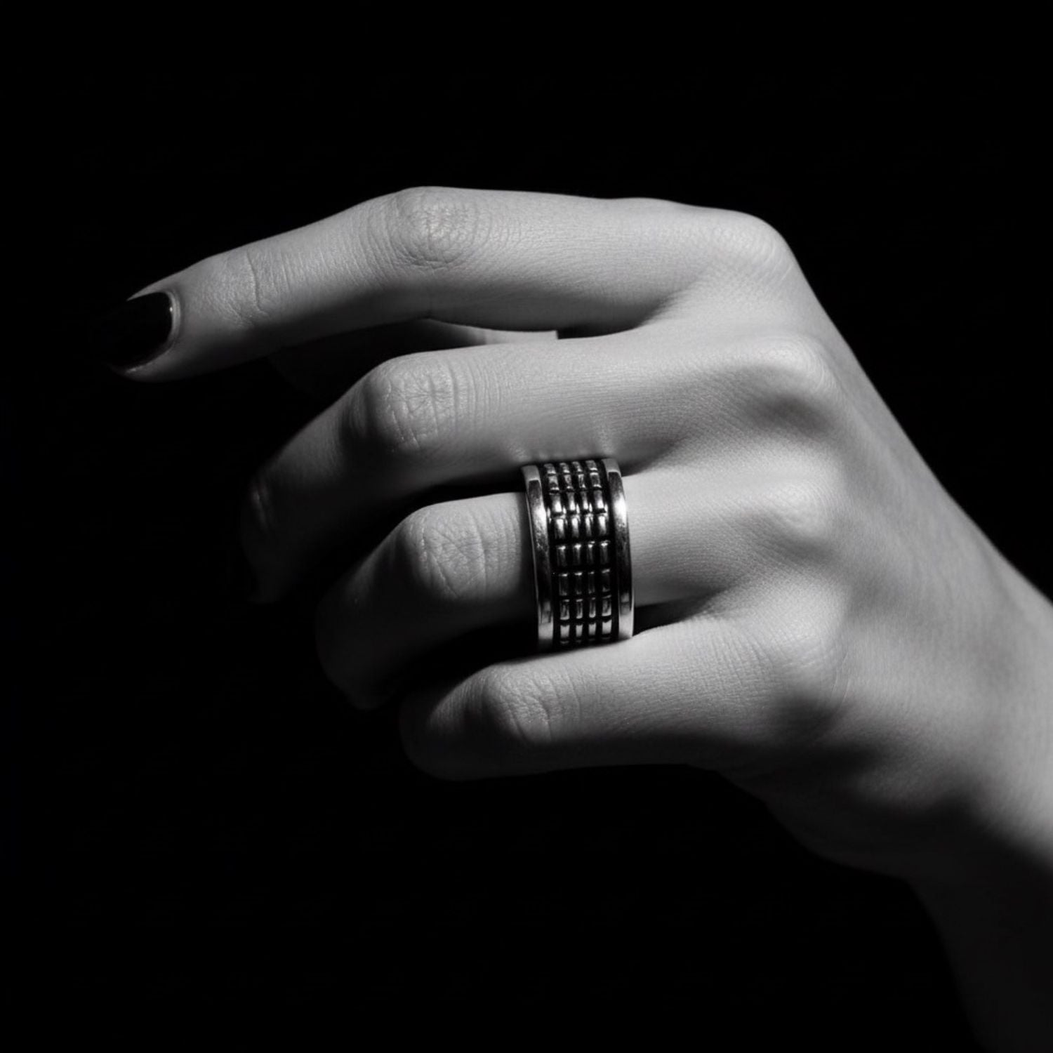 Model wearing sterling silver 925 crocodile ring with blue ceramic enamel, bold statement presence on hand