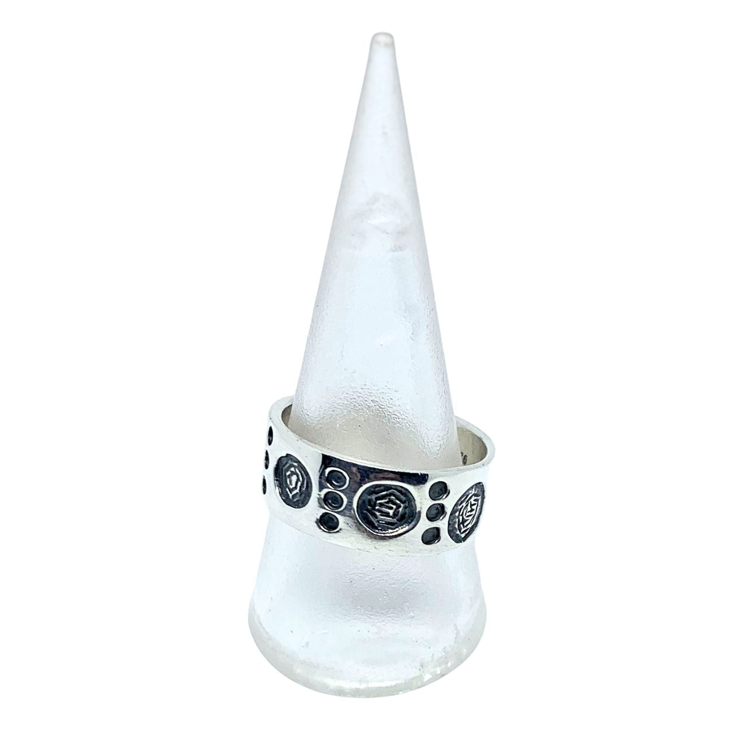 Side profile showing 8.65mm width and smooth polished surface- Tg-Jewellery By Tamara Gervasio