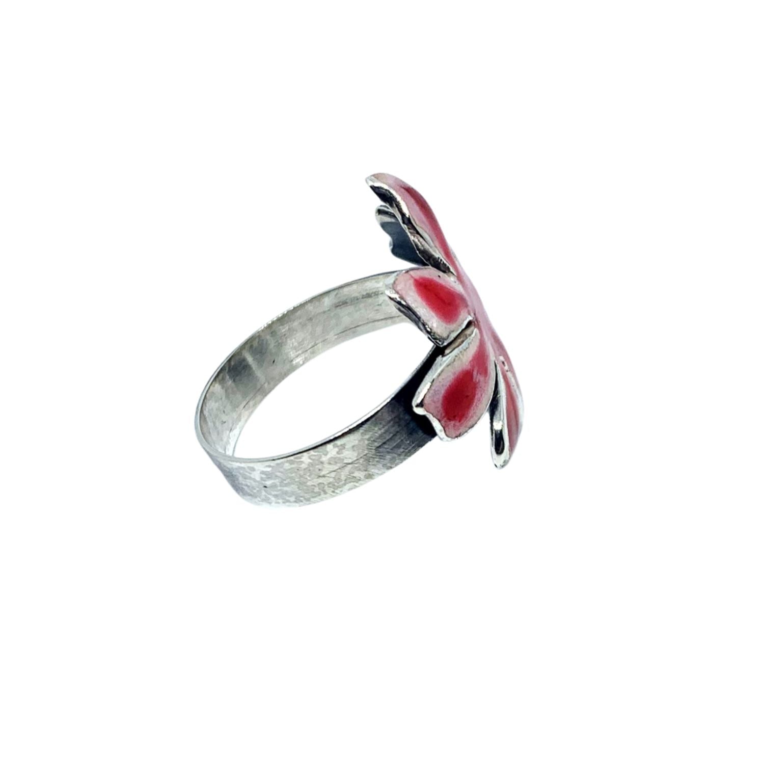 Back view of flower ring showing 4.64mm band width and oxidised finish, handmade in Cornwall - Tg-Jewellery By Tamara Gervasio