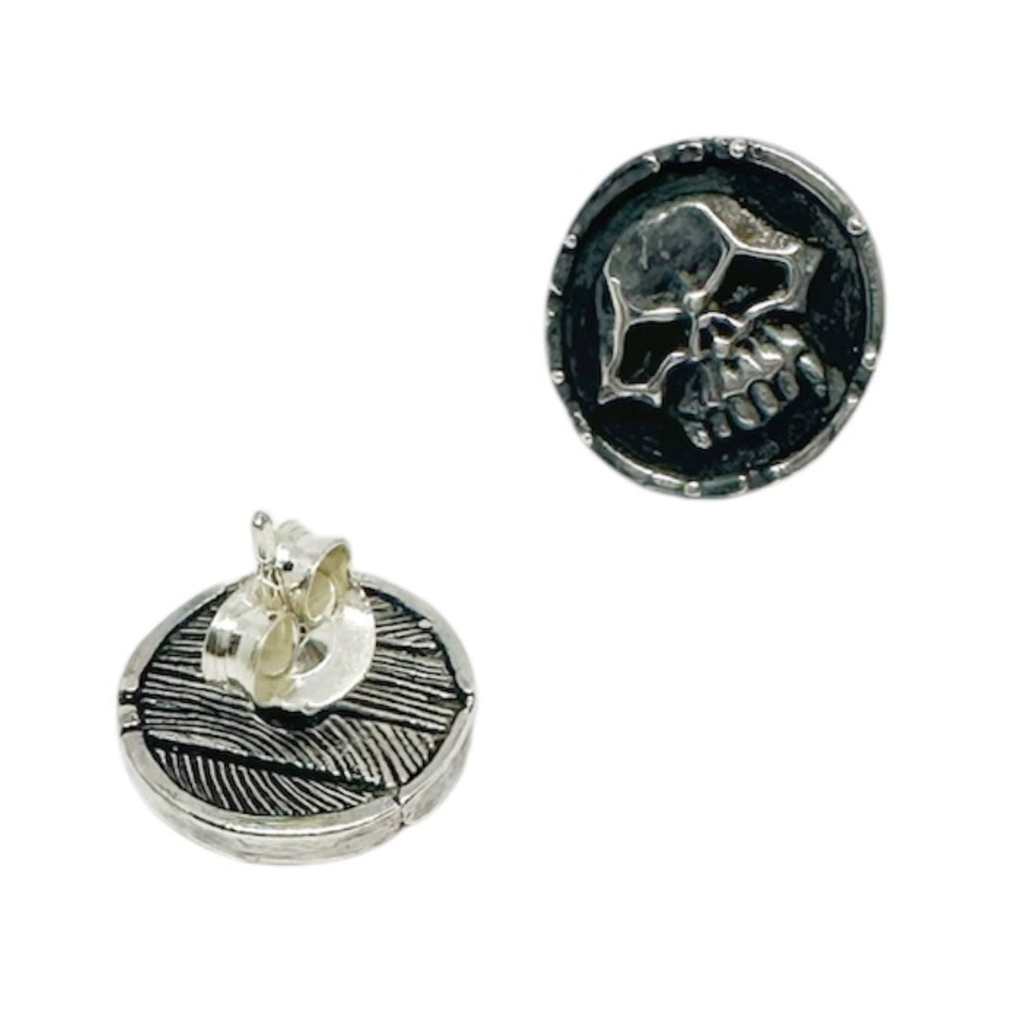 Medaglie skull stud earring in sterling silver 925, side detail view – Tg-Jewellery by Tamara Gervasio