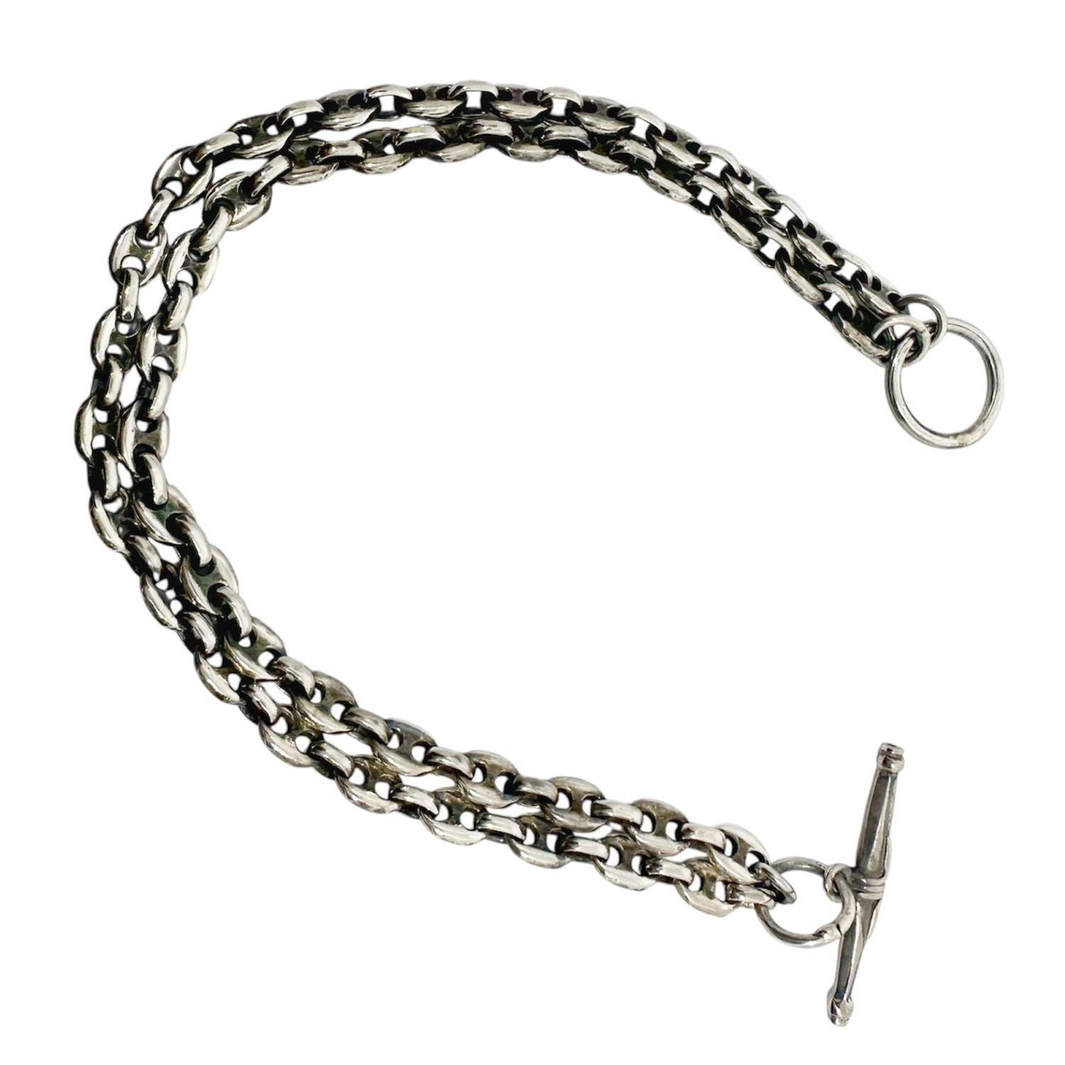 Close-up of double anchor chain links in sterling silver 925, polished and oxidised finish detail
