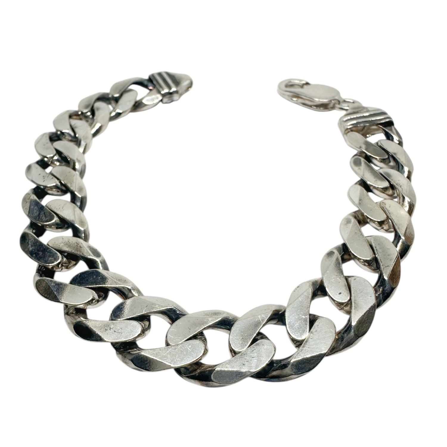 Polished and oxidised sterling silver curb bracelet, close-up detail — TG-Jewellery