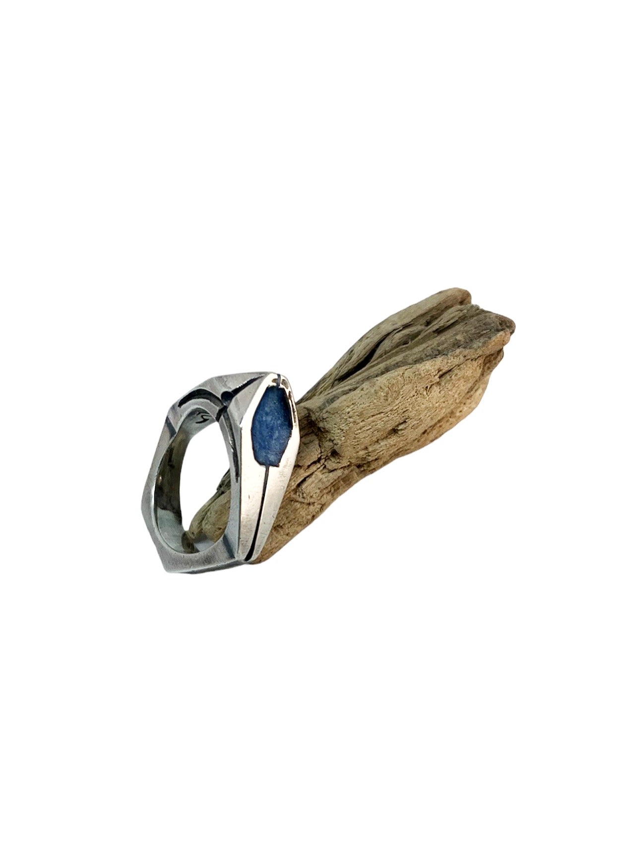Side profile of Punta sterling silver 925 ring showing blue Colorit ceramic enamel detail- Tg-Jewellery By Tamara Gervasio