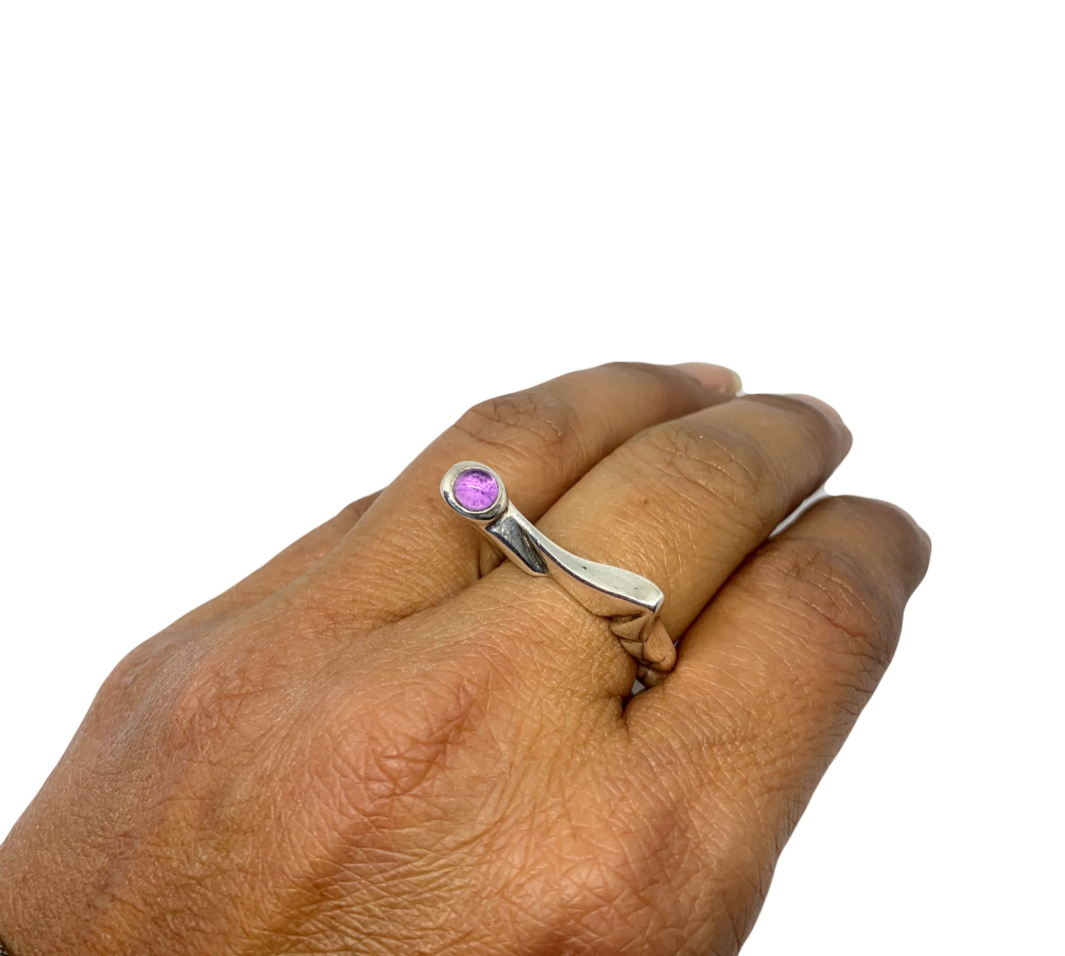 Close-up of amethyst cabochon set in sterling silver 925 Pyramid ring – TG-Jewellery