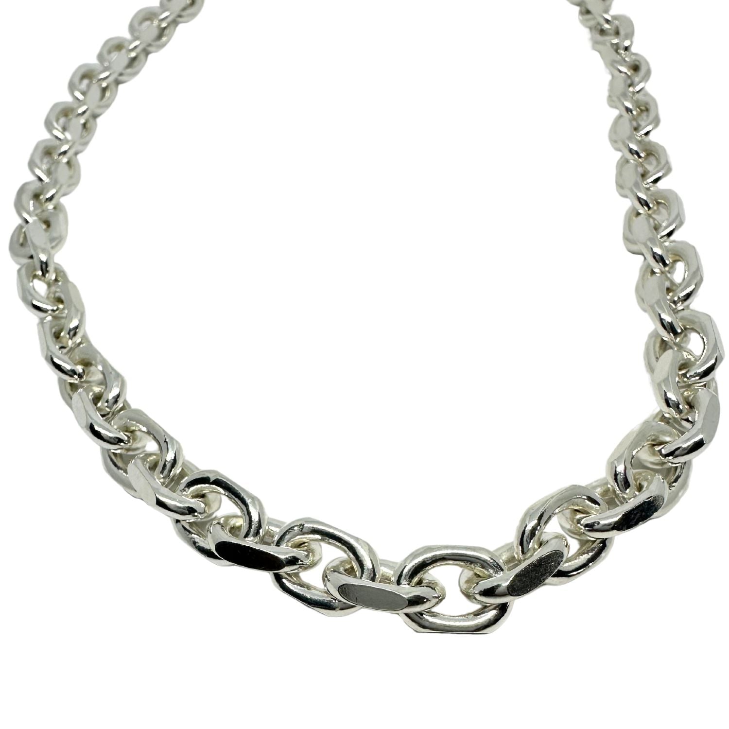 Close-up of rectangular trace chain links, lobster clasp, sterling silver 925- Tg-Jewellery By Tamara Gervasio
