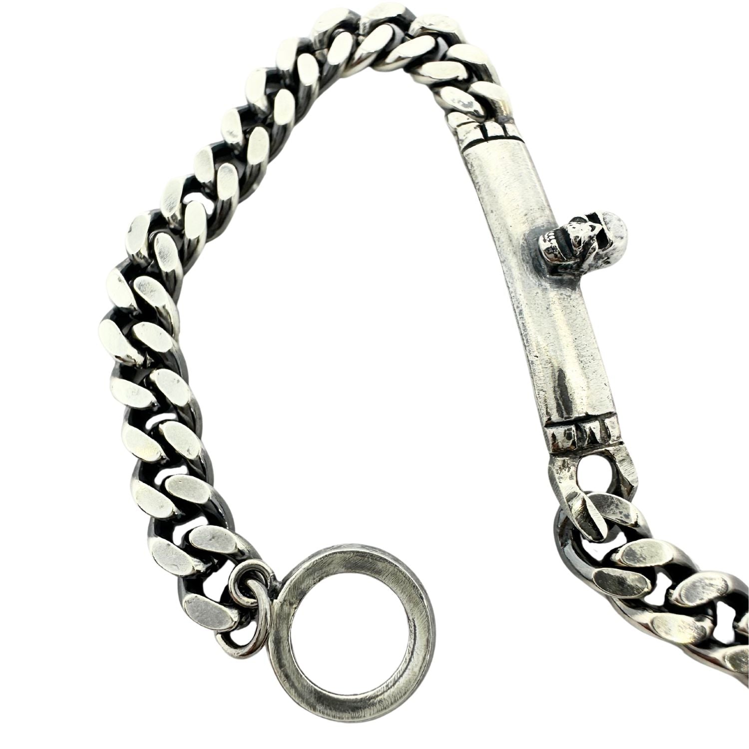 Close-up of skull plate detail on sterling silver 925 curb chain bracelet – Tg-Jewellery by Tamara Gervasio