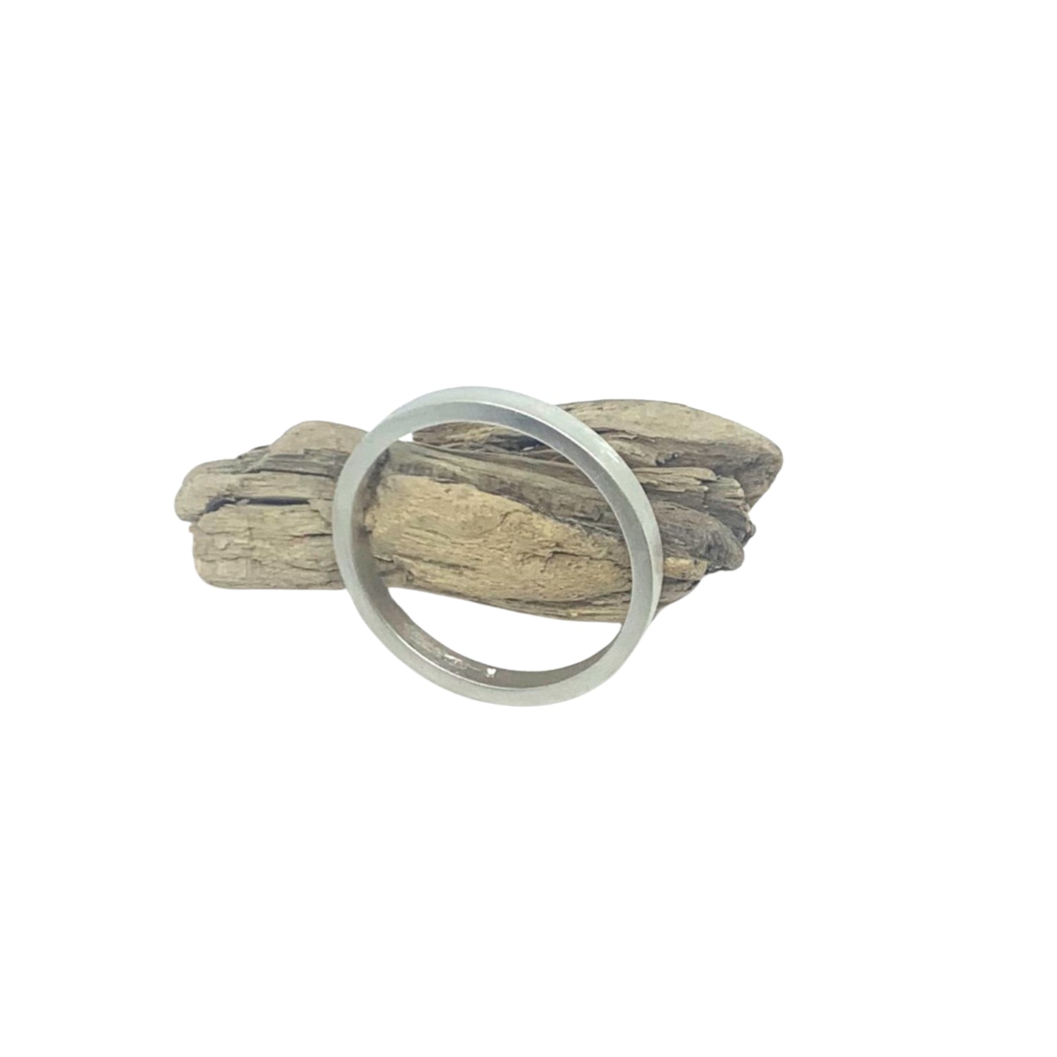 Side profile of square band ring showing 3mm width and geometric form, recycled silver – TG-Jewellery