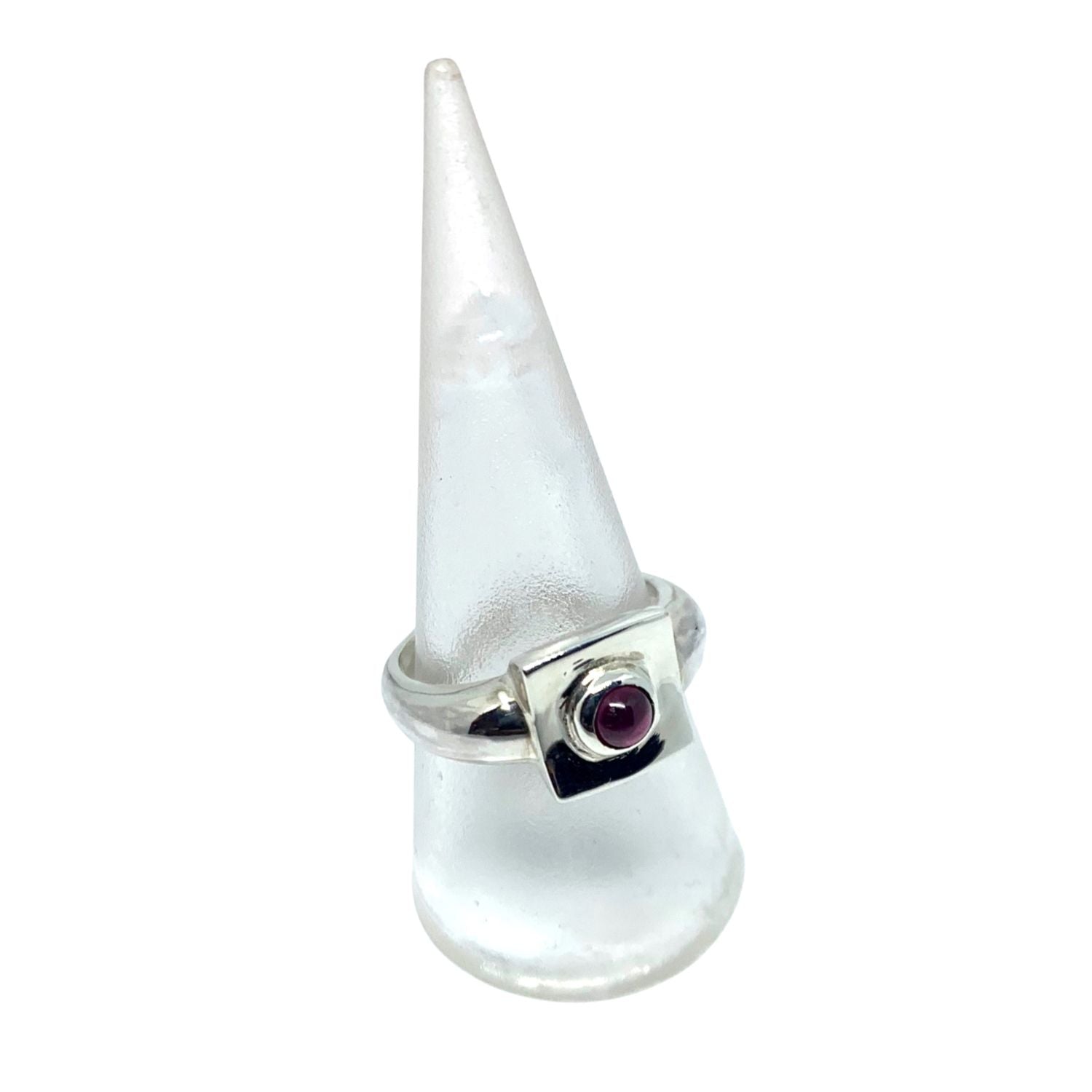 The Cube Ring in sterling silver 925 with deep red garnet cabochon, 9.84mm wide band - Tg-Jewellery By Tamara Gervasio