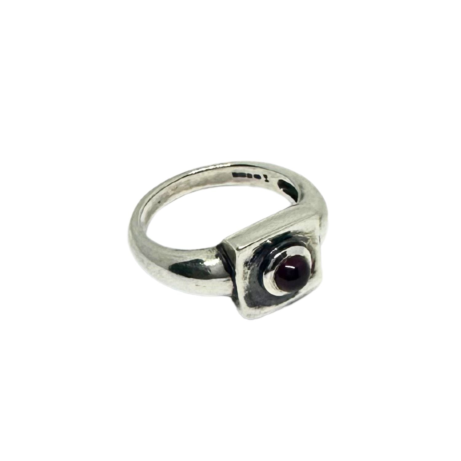 The Cube Ring in sterling silver 925 with garnet cabochon, geometric wide band, handmade in Cornwall - Tg-Jewellery By Tamara Gervasio